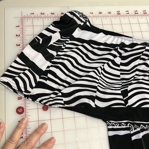 ASHLEY STEWART Abstract B/W Ruffle Off Shoulder Resort Beach Party Maxi Dress 18 - Picture 7 of 14